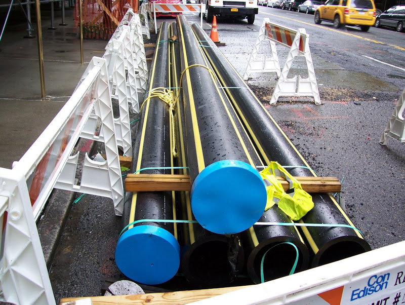 LL43/10: Con Edison delivers new high pressure gas line to the entire block of East 86th Street.